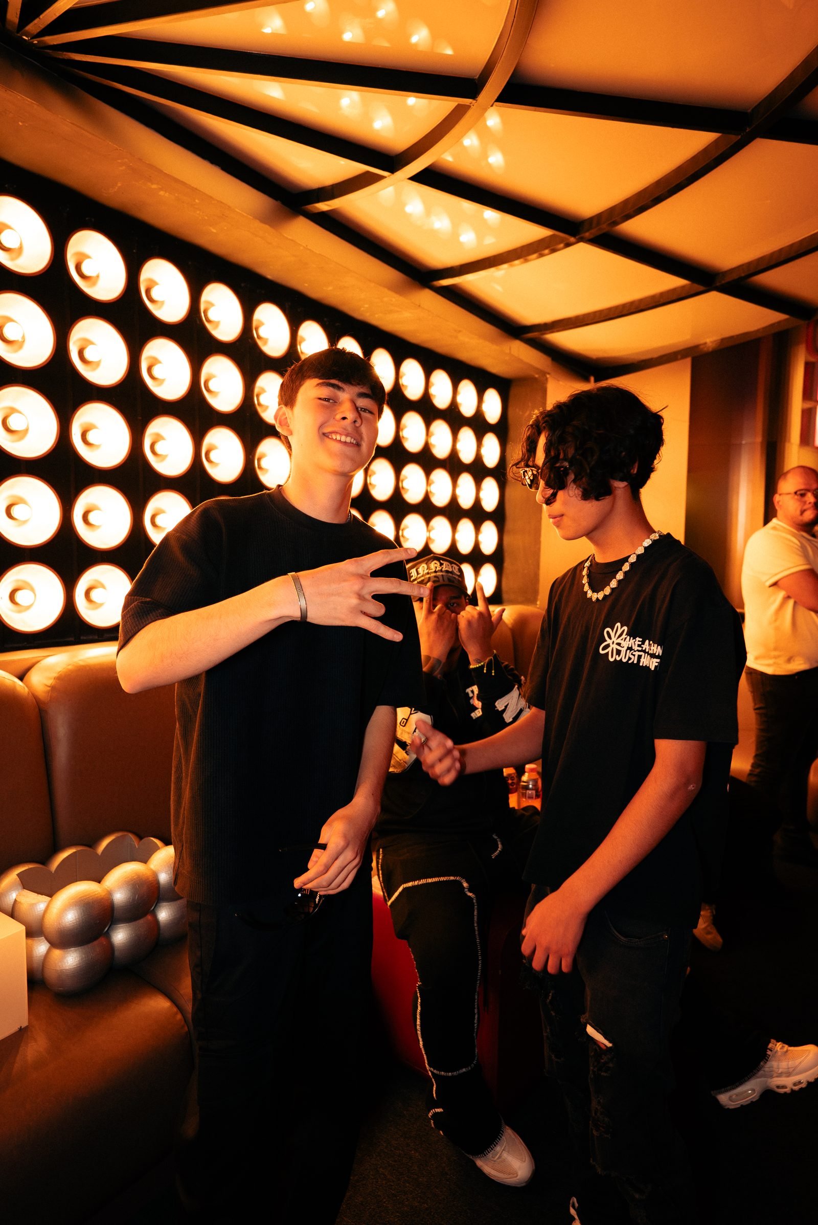 Adonay en backstage antes de salir a escena